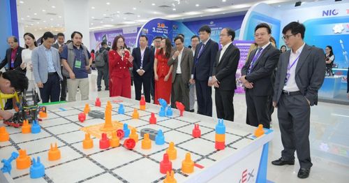 Hệ sinh thái STEM bao gồm các phòng học và khu trải nghiệm nhằm định hình phương pháp giảng dạy và học tập STEM.