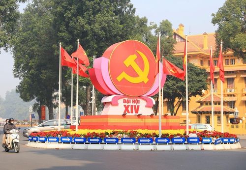 Tuyền truyền chào mừng Đại hội Đảng lần thứ XIV tại Hà Nội. Ảnh: P.V