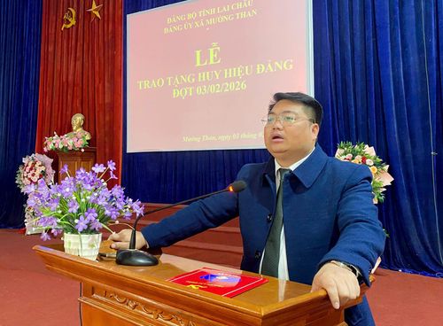 Đồng chí Tao Văn Giót - Bí thư Đảng ủy, Chủ tịch HĐND xã Mường Than phát biểu tại buổi lễ.