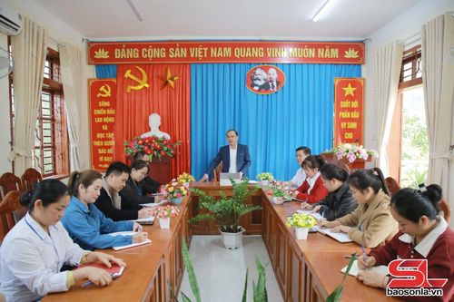 Chi bộ Trạm Y tế xã Đoàn Kết sinh hoạt thường kỳ.