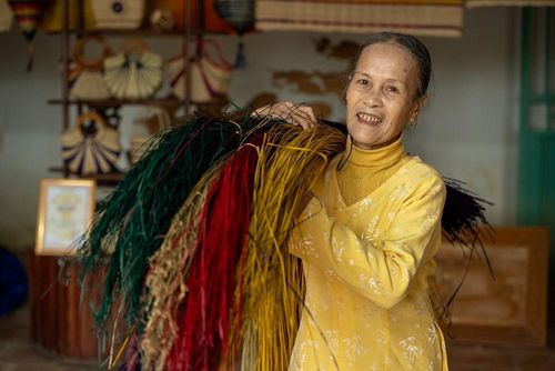 Đồng lác ven sông Thu Bồn vào mùa thu hoạch
