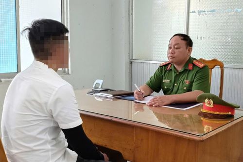 Công an phường Phan Thiết gặp gỡ, động viên người sau cai nghiện trở về địa phương