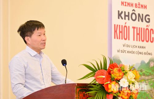 Giám đốc Trung tâm Kiểm soát bệnh tật tỉnh Ninh Bình phát biểu khai mạc diễn đàn.