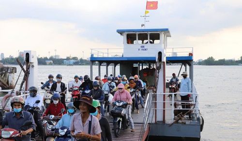 Bến phà hoạt động trở lại đáp ứng nhu cầu đi lại của người dân địa phương. Ảnh: TN