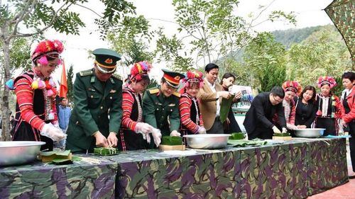  Chương trình “Xuân đoàn kết - Tết thắm tình quân-dân” được Bộ Chỉ huy Quân sự Lai Châu tổ chức tại xã biên giới Hua Bum. 