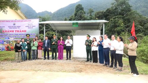  Một công trình nước sạch tặng bà con dân bản. 