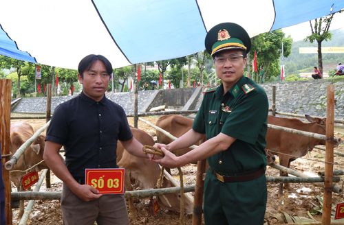  Bộ đội Biên phòng Lào Cai đã triển khai nhiều mô hình sinh kế hiệu quả giúp người dân giảm nghèo bền vững. 