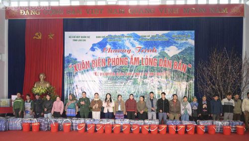  Chương trình "Xuân Biên phòng ấm lòng dân bản" đã trở thành hoạt động thường niên nhằm chăm lo Tết cho đồng bào các dân tộc nơi biên giới. 