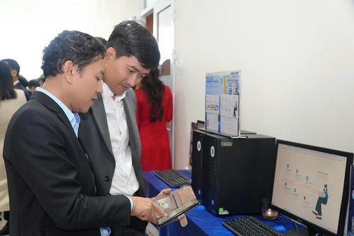 Trường Đại học Bách khoa ra mắt hệ sinh thái số dDUT (Digital DUT) - hệ thống các nền tảng và dịch vụ số. Ảnh: THU HÀ