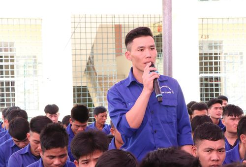 Học viên giao lưu, đặt câu hỏi cho diễn giả.