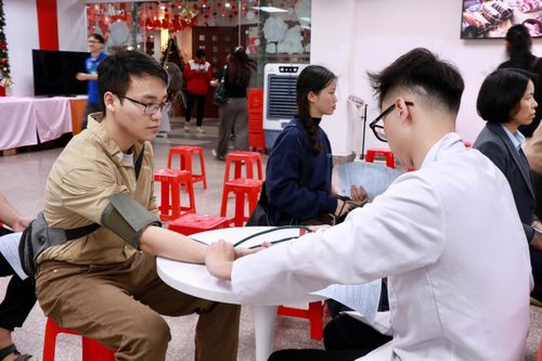 Đây là năm thứ 3 chương trình được tổ chức, xuất phát từ sự thấu hiểu sâu sắc của những người làm trong ngành y về nỗi lo thiếu máu điều trị mỗi dịp cuối năm.
