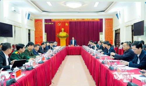 Ban Thường vụ Tỉnh ủy họp bàn và quyết định một số nội dung theo thẩm quyền. Ảnh: Phạm Bằng