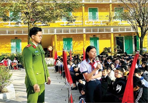 Học sinh Trường THCS Tôn Thất Tùng chia sẻ kiến thức về phòng, chống tác hại của ma túy