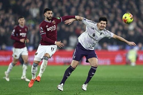Hậu vệ: Harry Maguire – 6.5 Tốc độ chậm chạp của Maguire thường xuyên bị khai thác, anh phải rời sân ở phút 68 do vấn đề sức khỏe.