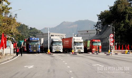 Phương tiện chở hàng nhập khẩu thông quan qua Cửa khẩu Quốc tế Hữu Nghị
