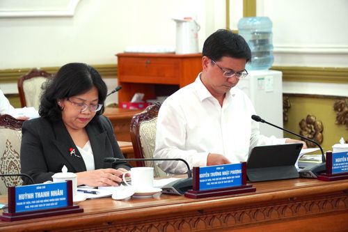  Các đồng chí Phó Chủ tịch Ủy ban bầu cử Thành phố dự họp 