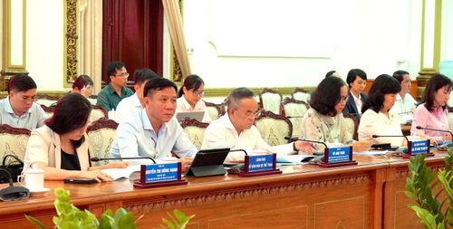  Các đại biểu dự họp 