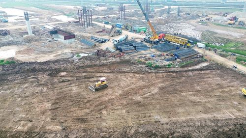Hình ảnh máy móc tấp nập trên công trường dự án những ngày cận Tết Nguyên đán.