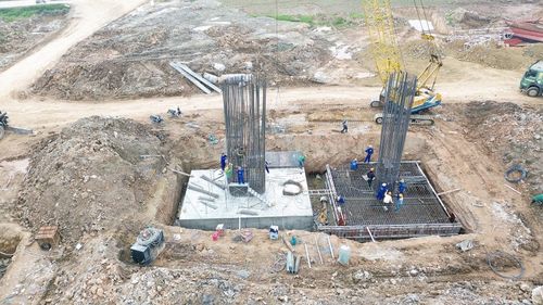 Tiến độ dự án khá nhanh với hàng chục trụ cầu đang được thi công.