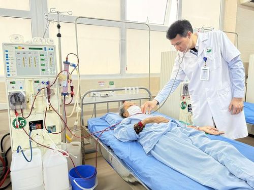 Các y, bác sĩ đồng hành cùng người bệnh xuyên Tết - Ảnh: VGP/Thiện Tâm