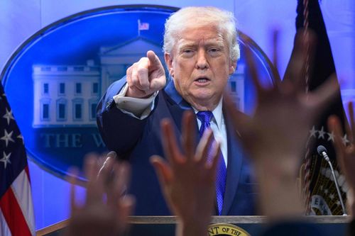 Tổng thống Donald Trump phát biểu trong một cuộc họp báo tại Phòng họp báo Brady của Nhà Trắng ở Washington ngày 20/2. Ảnh: AFP