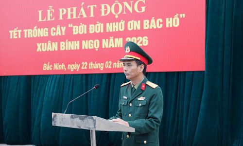  Đại tá Nguyễn Văn Hùng phát động Tết trồng cây. 