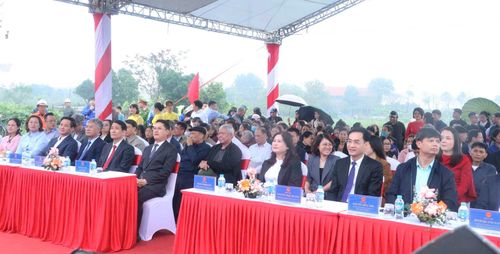 Các đại biểu dự buổi lễ. Ảnh: Sơn Nguyễn