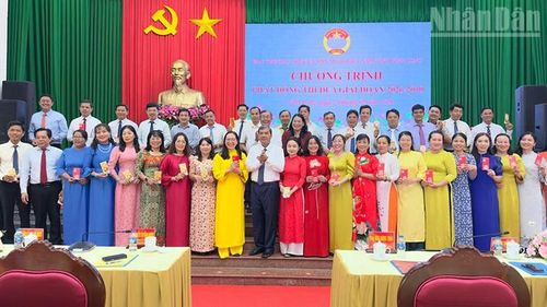 Các đại biểu tham dự buổi lễ.