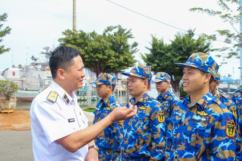 Chuẩn đô đốc Trần Mạnh Chiến, Chính ủy Vùng 2 Hải quân kiểm tra nhận thức của cán bộ, chiến sĩ về công tác bầu cử