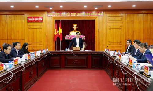 Đồng chí Hoàng Quốc Khánh, Ủy viên Trung ương Đảng, Bí thư Tỉnh ủy chủ trì buổi làm việc