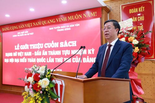PGS.TS Vũ Trọng Lâm, Giám đốc – Tổng Biên tập Nhà Xuất bản Chính trị quốc gia Sự thật phát biểu. Ảnh: M.Chi