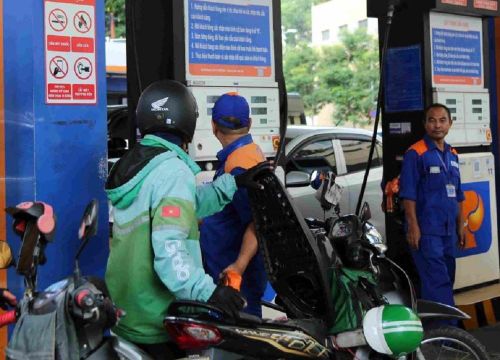 Giá xăng đồng loạt tăng chiều 26/2. Ảnh: Minh họa.