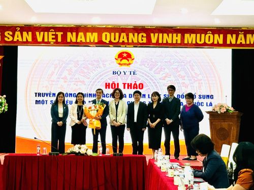Các đại biểu chụp hình lưu niệm tại Hội thảo. Ảnh: PV 