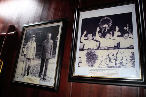 Các hình ảnh Thủ tướng Phạm Văn Đồng với Chủ tịch Hồ Chí Minh được trưng bày tại Khu lưu niệm Thủ tướng Phạm Văn Đồng. Ảnh: NGUYỄN TRANG 