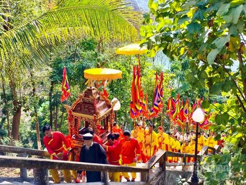 Các nghi thức được tổ chức trang nghiêm, thể hiện đạo lý “uống nước nhớ nguồn”, tôn vinh truyền thống lịch sử hào hùng của dân tộc.