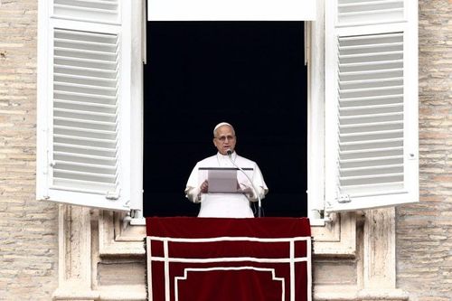  Giáo hoàng phát biểu trước các tín đồ hành hương tại Quảng trường Thánh Peter ngày 1/3. Ảnh: Reuters