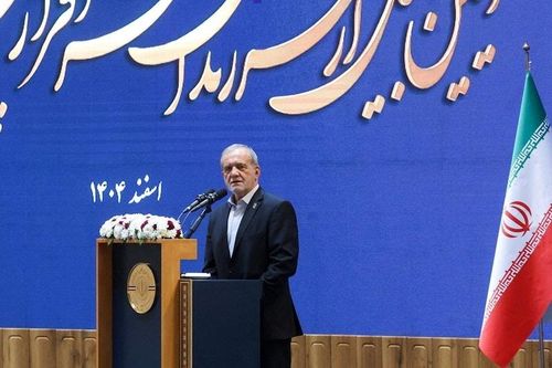 Tổng thống Iran Masoud Pezeshkian phát biểu ngày 21/2 trong một sự kiện tại Tehran. Ảnh: Reuters
