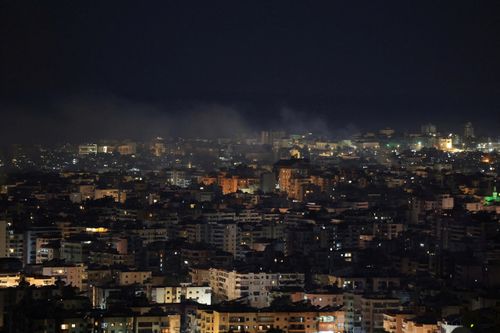 Khói bốc lên sau các cuộc không kích của Israel nhằm vào khu vực ngoại ô phía nam Beirut (Lebanon) ngày 2/3. Ảnh: Reuters