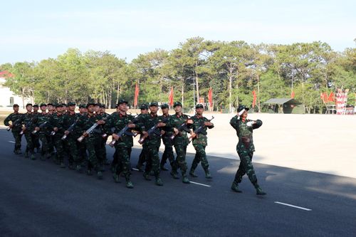 Các đơn vị thực hiện duyệt đội ngũ tại Lễ ra quân huấn luyện Học viện Lục quân năm 2025