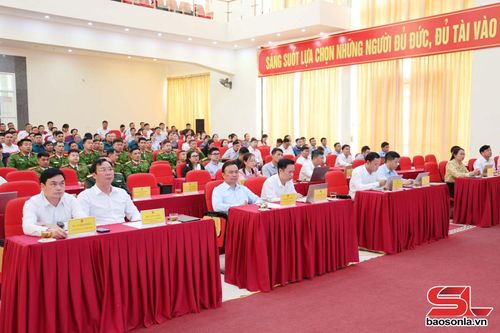 Các đại biểu dự hội nghị.