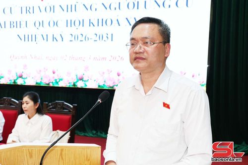 Ứng cử viên Quàng Văn Hương trình bày chương trình hành động tại hội nghị.
