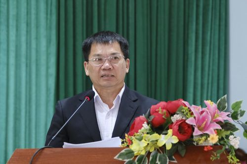 Phó Trưởng đoàn chuyên trách Đoàn ĐBQH tỉnh Lâm Đồng Dương Khắc Mai trình bày chương trình hành động
