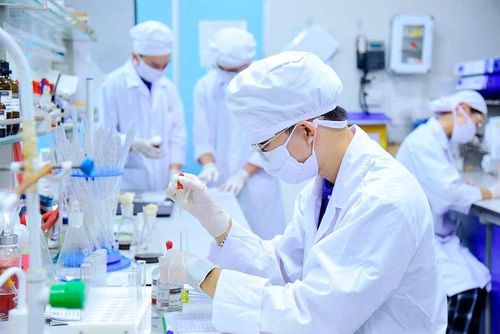 Xây dựng kinh tế tri thức phải gắn liền với nghiên cứu khoa học trong giai đoạn hiện nay. (Ảnh: VHL)