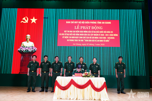  Đại diện chỉ huy các phòng khối cơ quan Ban chỉ huy Bộ đội Biên phòng tỉnh An Giang ký kết giao ước thi đua.