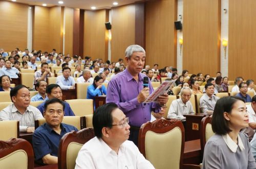 Cử tri đặt câu hỏi cho các ứng cử ĐBQH.
