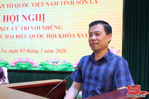 Ứng cử viên Lò Văn Thọ trình bày chương trình hành động.