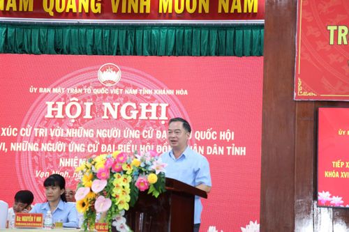 Bí thư Đảng ủy, Giám đốc Công an tỉnh Khánh Hòa Nguyễn Hữu Phước trình bày chương trình hành động tại hội nghị