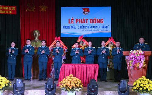 Các tổ chức Đoàn của Trung đoàn 284 ký kết giao ước thi đua.