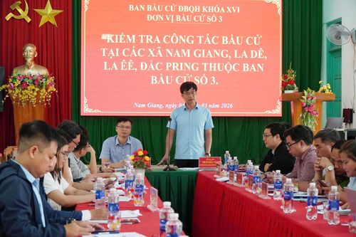 Quang cảnh buổi kiểm tra. Ảnh: PƠ LOONG PHÁI