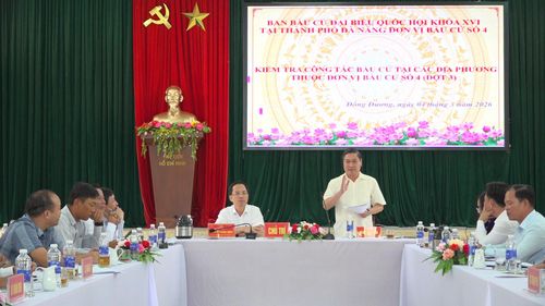 Phó Chủ tịch UBND thành phố Phan Thái Bình yêu cầu các địa phương tăng cường công tác thông tin tuyên truyền về bầu cử. Ảnh: TRUNG THỰC